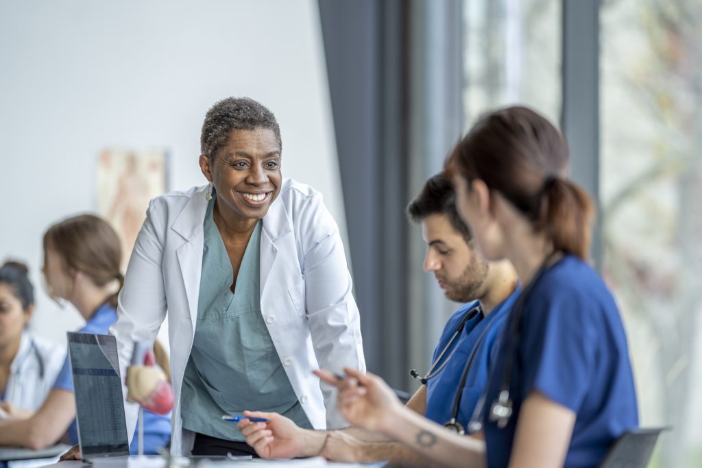 Discussion entre professionnels de santé