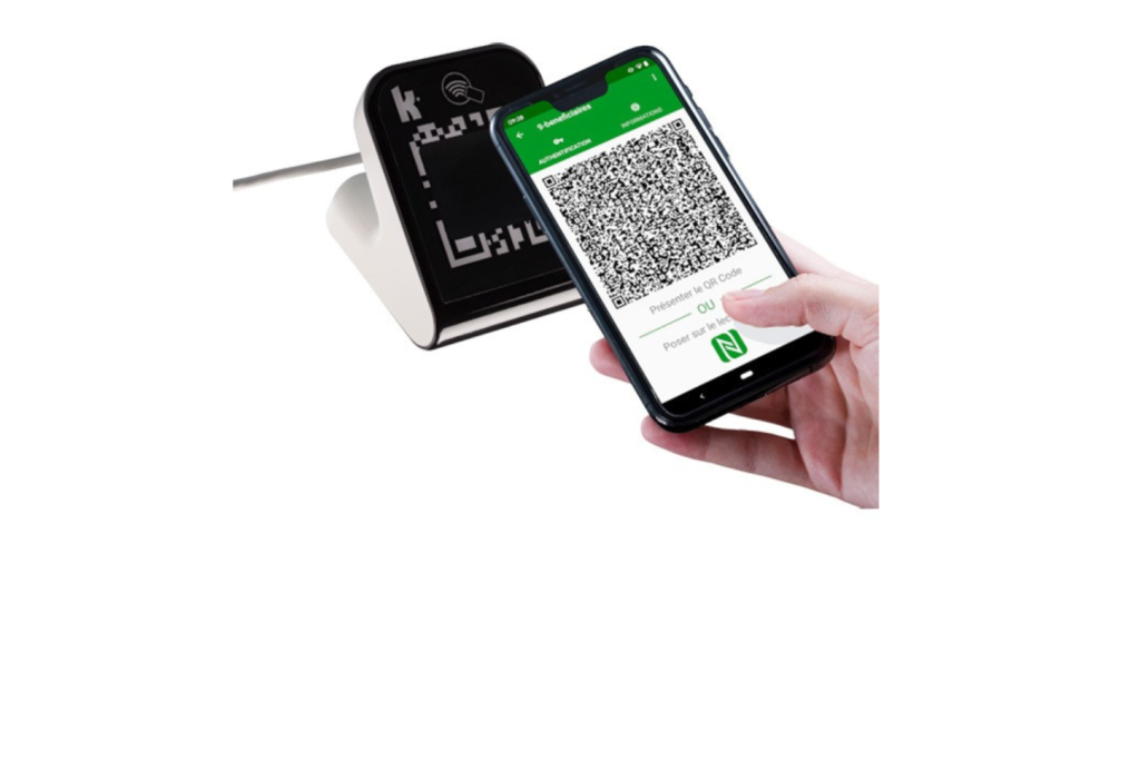 Application carte Vitale sur Smartphone avec un lecteur Kapelse à côté