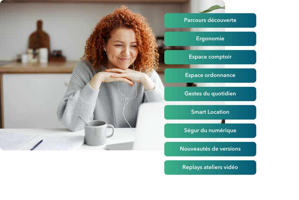 Jeune femme avec des écouteurs regardant un pc portable