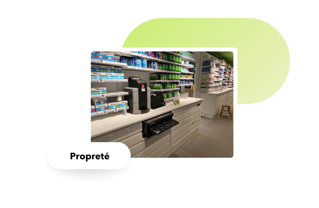 Caisse automatique Secure Cash sur un comptoir de pharmacie