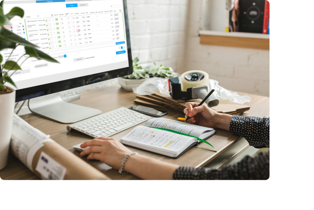 Ecran d'ordinateur sur un bureau avec les interfaces de Smart Rx Achats