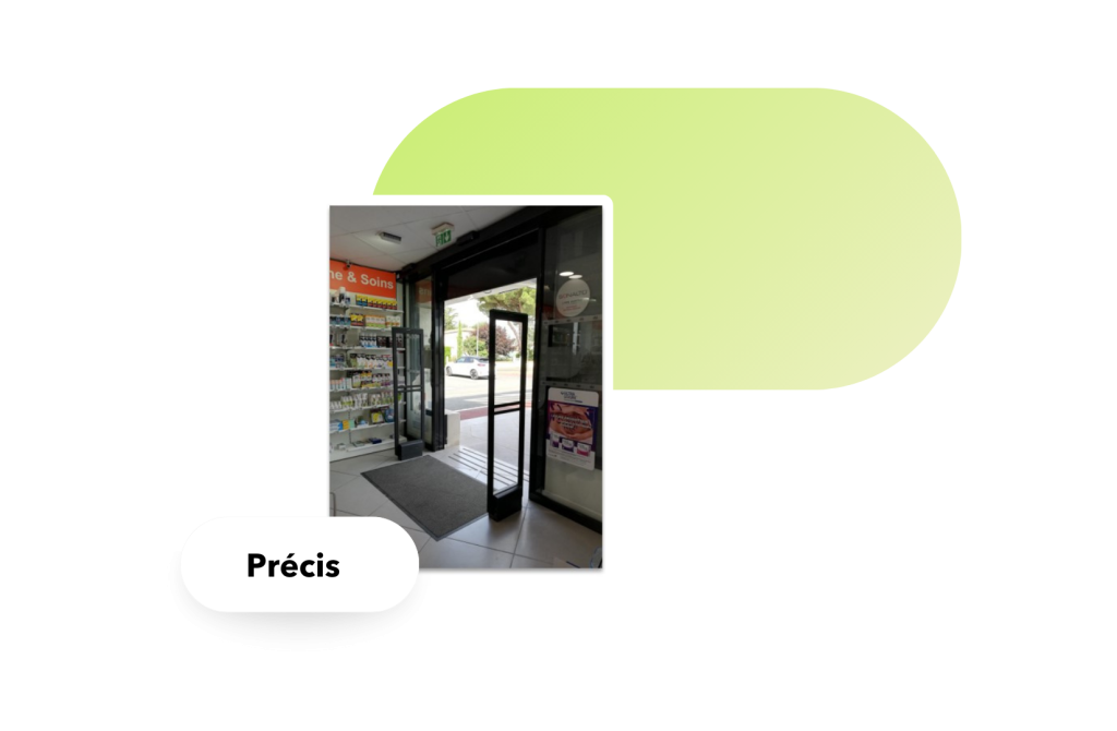 Portiques noirs Smart Rx Portique positionnés à l'entrée d'une pharmacie