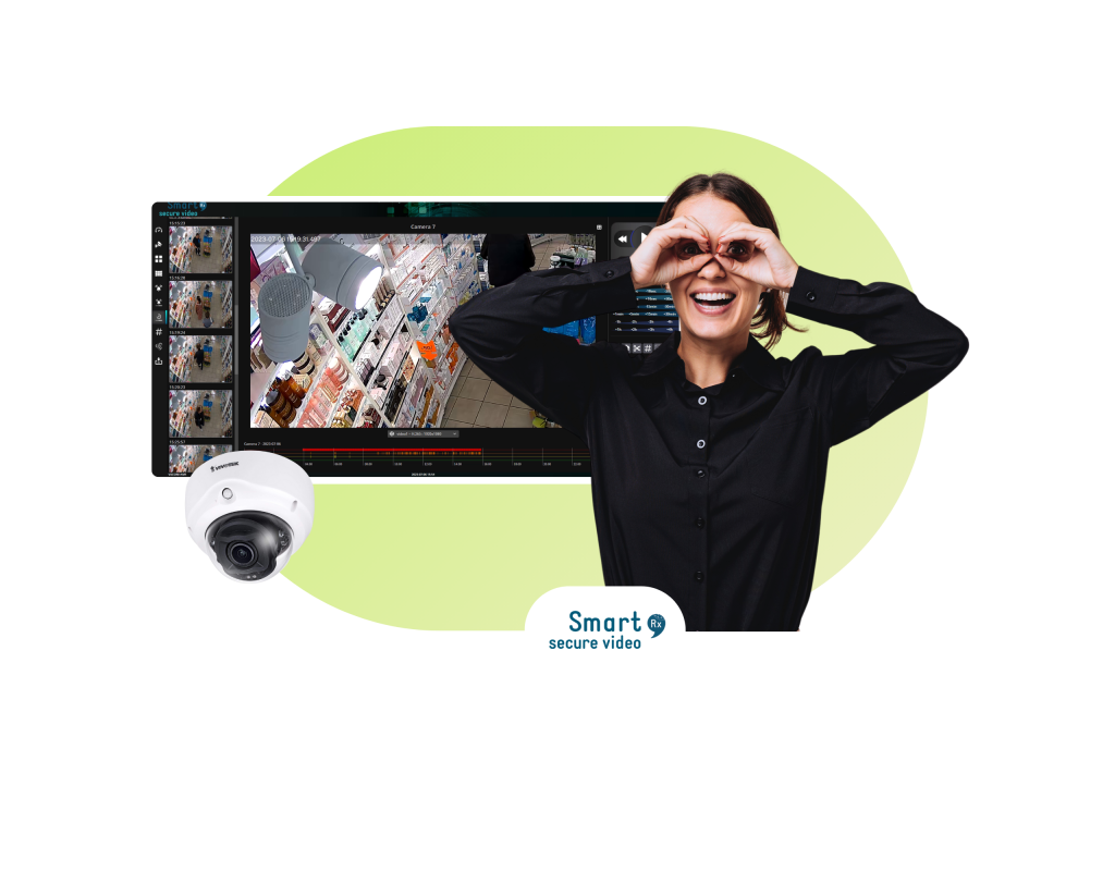 Femme mimant des jumelles avec ses main et capture d'écran du logiciel Secure Video en arriere plan