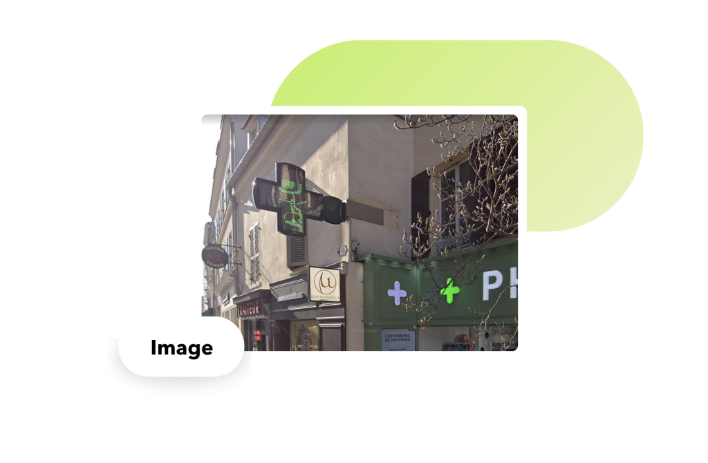 Croix de pharmacie verte smart rx sur une enseigne de pharmacie