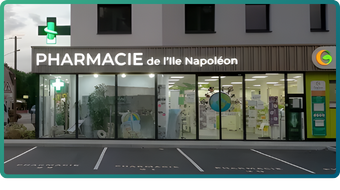 Devanture de la pharmacie de l'Ile Napoleon à Rixheim en France