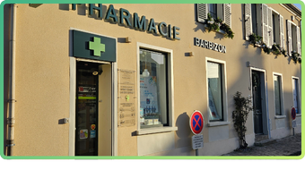 Devanture de la pharmacie de Barbizon