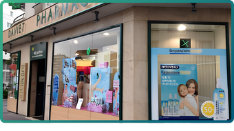 Devanture de la pharmacie Daviet à Villeurbanne