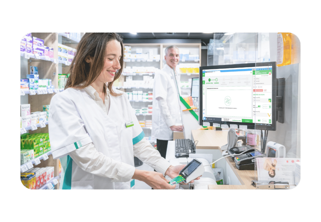 Pharmacienne avec le NeV Smart Rx au comptoir